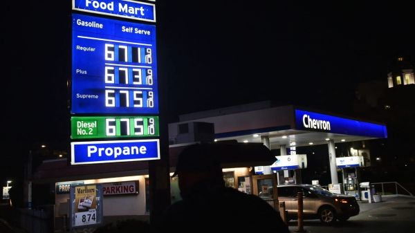 Все беспокоятся о ценах на бензин, но дизтопливо влияет на инфляцию больше, чем вы думаете
