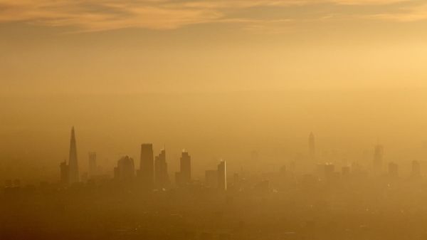 Лондонцев призвали избегать «ненужных автомобильных поездок» после того, как мэр объявил предупреждение о высоком уровне загрязнения