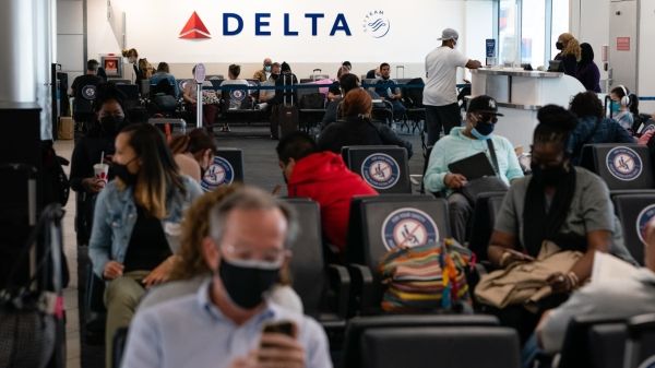 Почему начальник отдела здравоохранения Delta Air Lines считает, что требование о ношении масок в самолетах скоро будет отменено