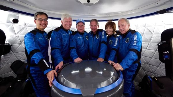 Посмотрите, как Blue Origin Джеффа Безоса запускает свой первый космический экипаж New Shepard в 2022 году