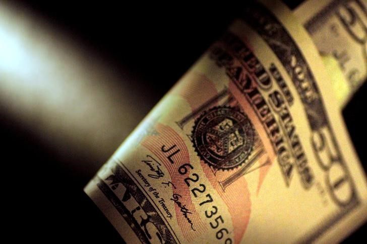 ЦБ РФ установил курс доллара США на сегодня в размере 103,9524 руб., евро — 114,3996 руб.