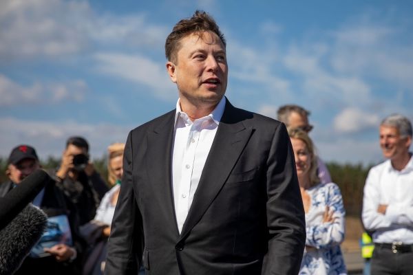 Tesla будет платить украинским сотрудникам до 3 месяцев, если они будут призваны воевать
