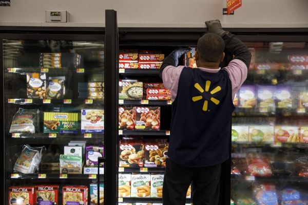 Walmart хочет нанять более 50 000 сотрудников, поскольку продвигает новые направления бизнеса.