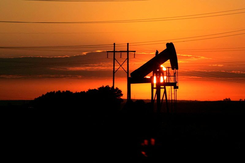 Дефицит на нефтяном рынке может вынудить часть клиентов вернуться к поставкам из России — аналитики Raiffeisenbank