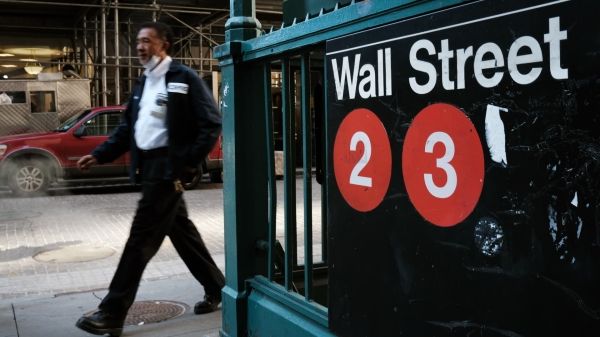 По словам финансового директора Нью-Йорка, в прошлом году бонусы Уолл-стрит выросли до рекордных 257 500 долларов на одного работника.