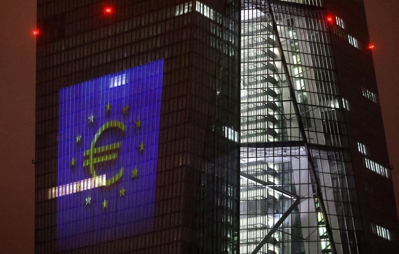 Европейский рынок снижается на фоне ведения переговоров по Украине и заседания ЕЦБ