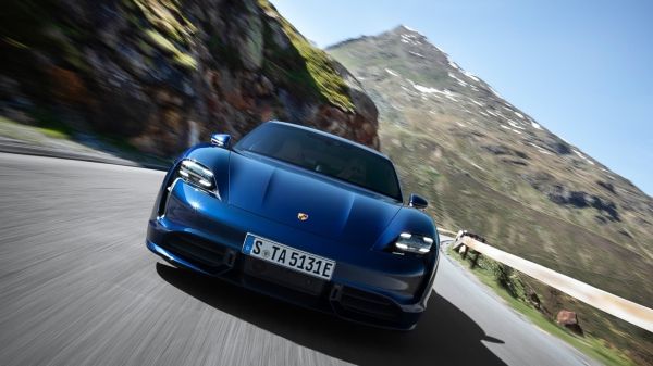 Porsche увеличивает цели EV, подтверждает гибридный спортивный автомобиль 911