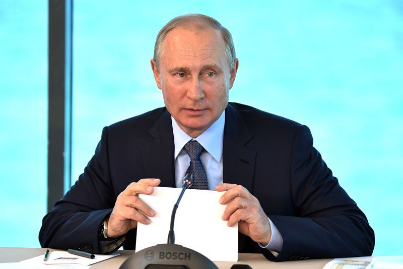 Путин подписал закон о размещении средств ФНБ в акции и ОФЗ
