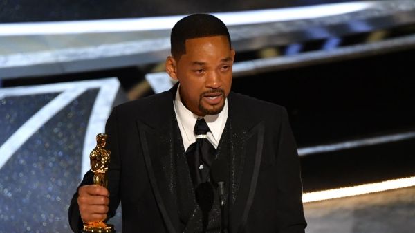 Уиллу Смиту запретили посещать «Оскар» на 10 лет после того, как он ударил Криса Рока на сцене.
