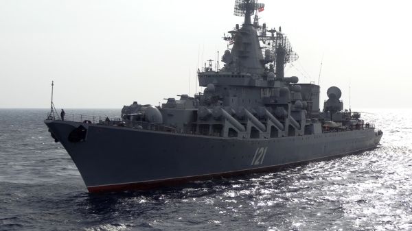Флагманский ракетный крейсер России получил серьезные повреждения после взрыва в Черном море