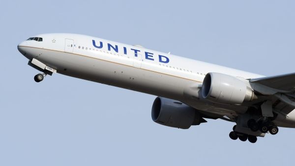 United откладывает возвращение десятков самолетов Boeing 777 как минимум до 13 мая.