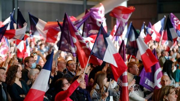 Франция направляется на выборы, поскольку Макрон сталкивается со своей самой большой угрозой
