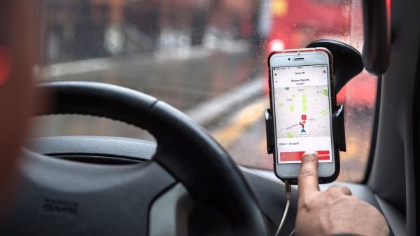 Рост цен на бензин вынуждает некоторых водителей Uber и Lyft покинуть дорогу