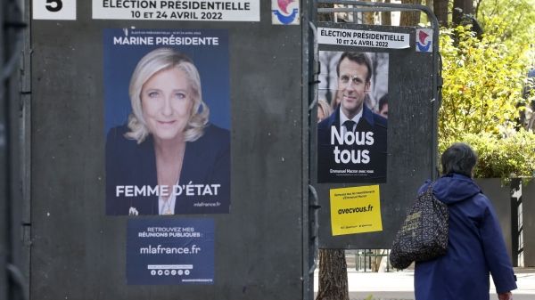 Эммануэль Макрон сразится с ультраправым кандидатом Марин Ле Пен на президентских выборах во Франции, показывают экзитполы