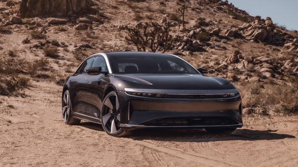 Производитель электромобилей Lucid представляет своего последнего конкурента Tesla, высокопроизводительный роскошный седан с запасом хода в 446 миль.