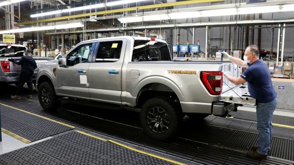 Продажи Ford в первом квартале упали на 17%, поскольку автопроизводитель боролся с нехваткой чипов.