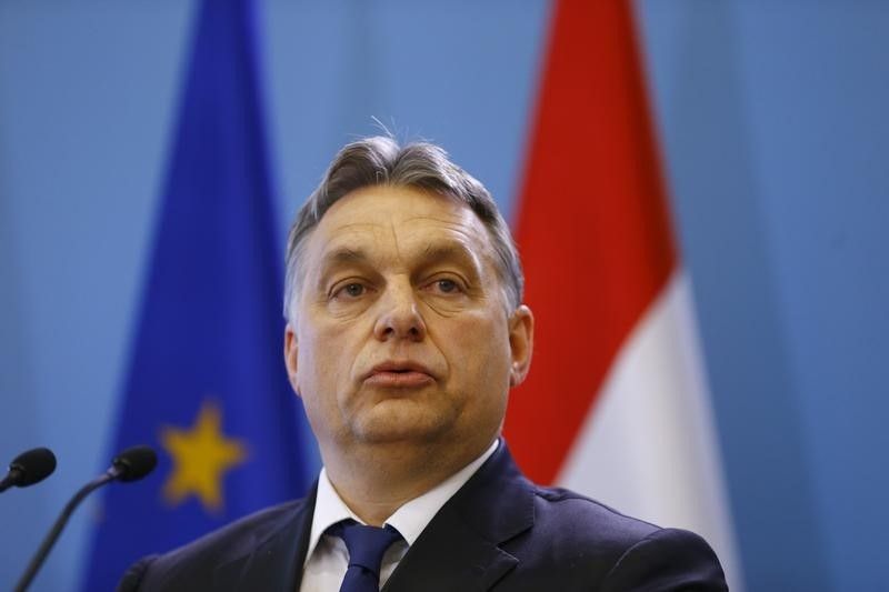 Венгрия согласилась платить России за газ в рублях